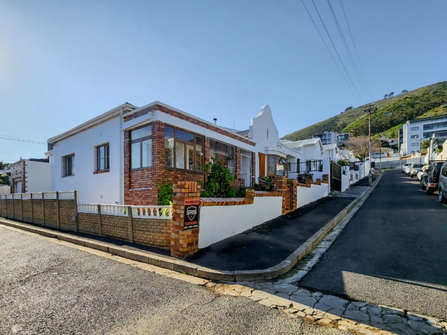 To Let 4 Bedroom Property for Rent in Sea Point Western Cape